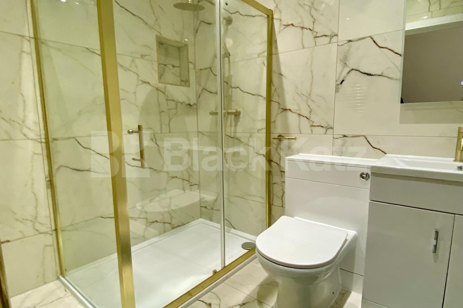 Huge one bedroom split level, newly refurbished apartment with private garden Old Kent Road, Bermondsey / Elephant and Castle